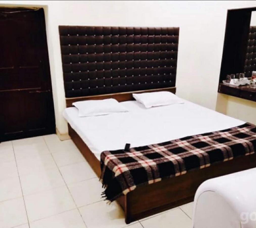 Roop Guest House Lucknow Buitenkant foto