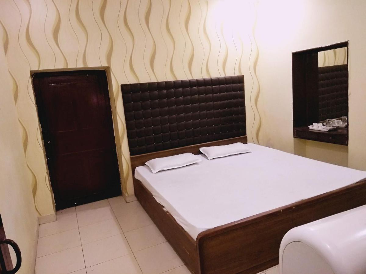 Roop Guest House Lucknow Buitenkant foto