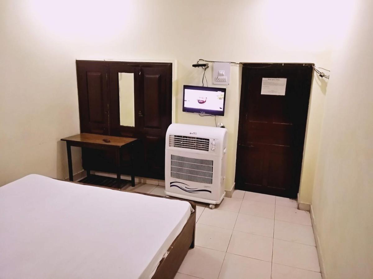 Roop Guest House Lucknow Buitenkant foto