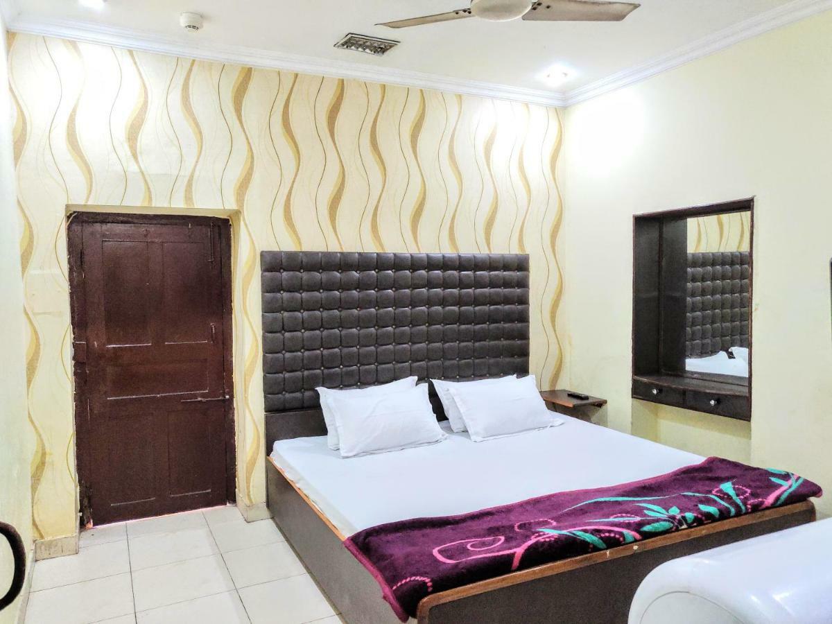 Roop Guest House Lucknow Buitenkant foto