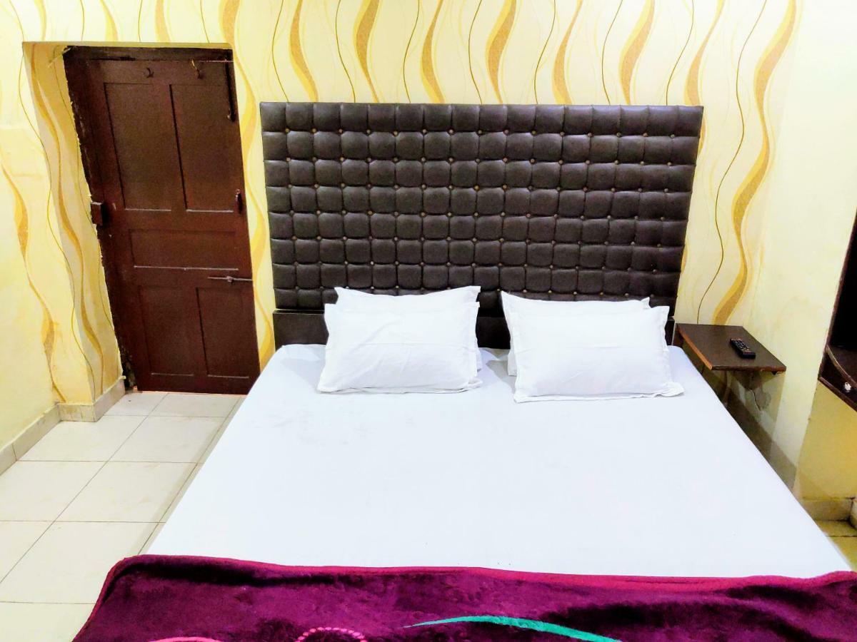 Roop Guest House Lucknow Buitenkant foto